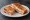 Bikini amb Pernil Dolç: an illustration of the sandwich.