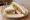 Cāntīng Sānmíngzhì (餐厅三明治): an illustration of pork, egg, ham, lettuce and more on white bread.