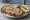 Chleb ze Smalcem (Góralski): an illustration of pork, onion and pickle on bread.