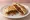Dēngyǐng Niúròu Bǐng (灯影牛肉饼): an illustration of the sandwich.
