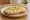 Kanapka z Jajkiem i Majonezem: an illustration of egg, mayonnaise, scallion and pepper on bread.