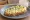 Kanapka z Pastą Jajeczną: an illustration of egg, mayonnaise, scallion and pepper on bread.