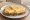 Kanapka z Żółtym Serem: an illustration of butter on bread.