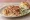 Pilav Üstü Tavuk: an illustration of rice, chicken, onion and parsley on bread.