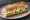 Sandwich Crevettes-Mayonnaise: an illustration of shrimp, mayonnaise, lettuce, lemon and more on baguette.