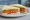 Sándwich de Miga de Verdura: an illustration of lettuce, tomato, carrot, mayonnaise and more on white bread.