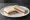 Sándwich de Miga Dulce: an illustration of jam and butter on white bread.