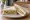 Sándwich de Palta: an illustration of avocado, lemon and mayonnaise on white bread.